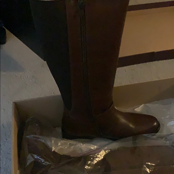 Shoes - Picture 3 of 4